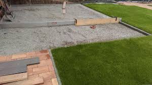 Ein Neuer Pflastersteinweg Und Wascheplatz Entstehen Im Blogeintrag Das Vierte Brennholzlagerregal Mit Solarkollektoren Fur De Pflaster Brennholzregal Steine