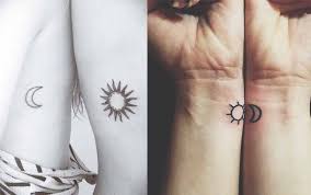 La véritable signification d'un tatouage dépendra toujours de la façon dont le porteur perçoit ce symbole. Notre Top 10 Des Tatouages Symbolisant L Amitie Topofthetop