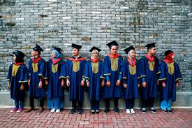 Tarikh konvokesyen mungkin berbeza bagi setiap pusat pengajian tinggi di malaysia tidak kira universiti, kolej swasta, politeknik dan sebagainya. Graduation Convocation Outdoor Photoshoot Uitm 2019 Hakam Photography Malaysia Wedding Event And Portrait Photographer