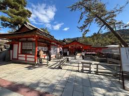 Itsukushima Shrine Guide: Tides, Hours & Torii Views - Miyajima Stroll