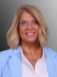 Lacey Reeves's Instagram, Twitter & Facebook