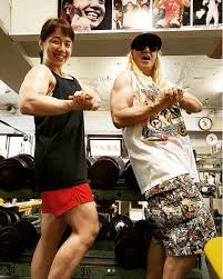 DJ KOO、浜口京子との筋肉2ショット公開に驚きの声「ムキムキですね」「筋肉すげぇ」 - ライブドアニュース
