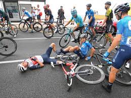 Race starts in brittany and heads into the alps with a double ascent of mount ventoux before heading into the pyrenees. Tour De France Fan Skandal Mega Chaos Wegen Selfie 20 Fahrer Sturzen Radsport