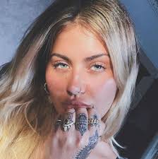 Wedding Ring Trend for Spring: Crown Wedding Band