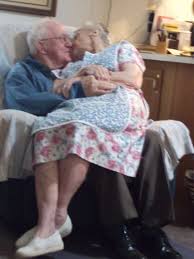 15 Tiernas Parejas Que Te Hacen Creer Que El Amor Verdadero Si Existe Growing Old Together Old Couples True Love