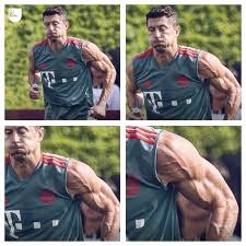 Robert lewandowski personal life, wife, family & trivia robert lewandowski is married to his wife anna lewandowska since 2013. Oh My Goal Robert Lewandowski No Pain No Gain Facebook