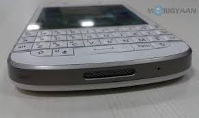 Download opera mini 7.6.4 android apk for blackberry 10 phones like bb z10. Blackberry Q10 Review The Return Of The Full Qwerty Keyboard