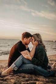 Beach Photoshoot Ideas For Amazing Photos Beach Photoshoot On The Beach Photo Romantic Cou Couples Beach Photography Beach Photoshoot Beach Photography Poses