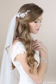 Modern Styling Ideas Of Wedding Veils With Bridal Headpieces Elegant Wedding Hair Hair Styles Bridal Hair Veil