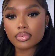 Maria Leno's Instagram, Twitter & Facebook