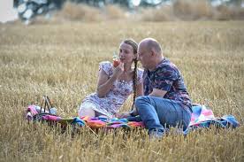 Od wiosny 2020 prowadzi także ośmiu wspaniałych. Odcinek 6 Sezon 6 Rolnik Szuka Zony 2019