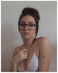 GlaSSes Pics GIFs on X: 📷📸📷 👓 Marianna Tondolo 👓 @mritndl 🔎 I am  addicted to glasses girl 🔎 #Glasses #GlassesGirl #girlswithglasses  #GlassesFantasy #Glassesfetish #beauty #youtuber #model #luizclas  #GlassesGirlReal 😎 t.coenqex4iaG4  X