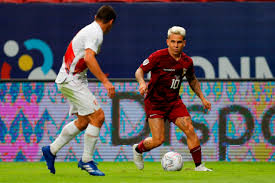 Efe efe el nuevo seleccionador de venezuela, josé pékerman, publicó este viernes su primera convocatoria para los partidos contra bolivia y uruguay, en la que siguen el arquero wuilker fariñez y reaparece el volante yeferson soteldo. Todofichajes Com Yeferson Soteldo En La Agenda Del Milan