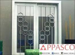 Salah satu pilihannya, kamu bisa melirik model teralis campuran yang menggabungkan model garis horizontal dan vertikal sekaligus. Model Teralis Jendela Elegan Jual Kanopi Tralis