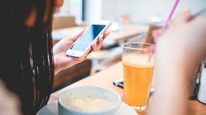 Man ist immer süchtig wenn man es nicht mehr lassen kann? Bin Ich Handysuchtig Funf Anzeichen Woran Du Es Merkst Und Was Du Dagegen Tun Kannst Mein Herz Schlagt Analog Der Digital Detox Blog By Karoline Mohren