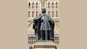 Mumbai: Sir Feroz Shah Mehta Statue in ...