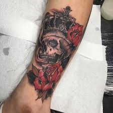Neo Traditional Skull With Crown And Roses By Davide Trifoni Who Specialises In Unique Custom Neo Traditional Colour Tatt Sleeve Tattoos Unique Tattoos Tattoos