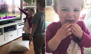 Melbourne Cup 2016: Toddler throws a tantrum after her horse doesn't win