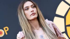 Les fans de Michael Jackson ont «perdu la tête», selon Paris Jackson