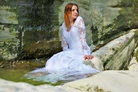 Maybe you would like to learn more about one of these? Im Hochzeitskleid Im Wasser Foto Bild Wedding Kleid Bad Bilder Auf Fotocommunity
