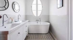 Avoir une salle de bains carrelée en total look signifie adopter le carrelage sur les murs et au sol ou bien sur les murs et sur la baignoire pour laisser place à un sol de salle de bains plus. Renover Une Salle De Bain Sans Changer Le Carrelage