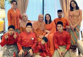 Uqasha senrose terlihat menangis keluar air mata di perkahwinan penikahan adiknya nelydia senrose dan mohd hafez. 24 Tahun Balik Kampung Kali Ini Beraya Di Kl Nelydia Senrose Luah Perasaan Sedih Dan Rindu Sambutan Berbeza Selepas Bergelar Isteri Hiburan Mstar