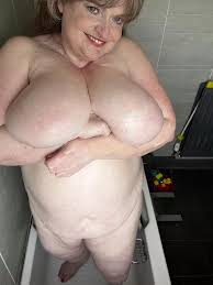 Join me in the shower? Xxx nudes by bbwgilfuk