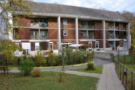 Vous pourrez profiter de sa piscine, son jardin ou encore sa terrasse ombragée. Les Jardins D Eugenie Oise Retraite Medicalisee Compiegne