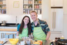 I decided it was my duty as an independent woman to infiltrate the clubhouse, and discover exactly what goes down at a couples' baking class. The Best Date Night Cooking Class Taste Buds Kitchen