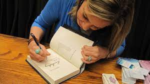 Read these tips on taking full advantage of a book signing opportunity! How To Master The Post Event Book Signing And Photo Lineup Bigspeak Motivational Speakers Bureau Keynote Speakers Business Speakers And Celebrity Speakers