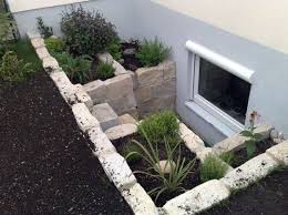 Garten Gartenlounge Gartenterrase Gartenpaletten In 2020 Lichtschacht Lichthof Kellerfenster