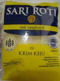 Dua potong roti gandum dengan isi smoked beef, keju, dan mustard, ditambah 50 gram wortel. Sari Roti Roti Sandwich Isi Keju Photo