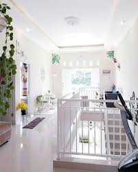 Mengingat efektivitas ruang menjadi hal yang penting pada rumah kecil, ada baiknya tangga diletakkan di area. Pin Oleh Erlina Adriani Di Home Ide Dekorasi Rumah Rumah Minimalis Ruang Tamu Rumah