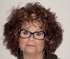 Mona Roth's Instagram, Twitter & Facebook