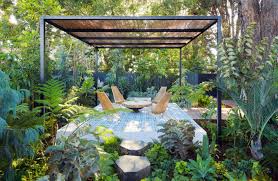 Tour A Glam Hollywood Garden Makeover Townhouse Garden Garden Makeover Backyard