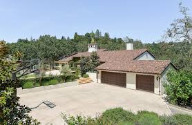 Stephen curry's incredible house 2020 | house tour (inside & exterior) reporter sport stephen curry income, houses,cars, luxurious lifestyle and net worth 2019 maybe you want to watch. Golden State Warrior Stephen Curry Lists Orinda Calif Home Mansion Global