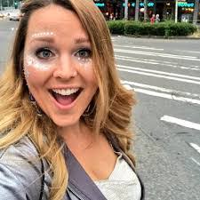 Lea Dilling's Instagram, Twitter & Facebook