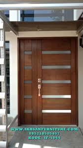 Untuk model pintu elegan, pintu dengan desain modern sangat cocok, tetapi dengan variasi dan kombinasi yang pas, tidak salah memilih sedikit sentuhan etnik misalnya pintu kayu jati. Pin On Pintu Rumah