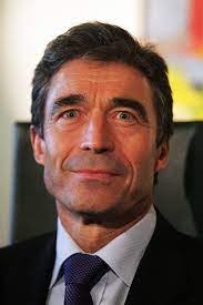 Hon är finlands tredje kvinnliga statsminister och den yngsta statsministern i finlands historia. Datei Anders Fogh Rasmussen Tidligere Statsminister Danmark Under Nordisk Baltisk Statsministermote I Reykjavik 2005 Jpg Wikipedia