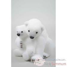 Cosmopolitan.fr vous a donc dégoté une sélection d'objets et autres accessoires de décoration pas chère pour donner à votre maison des airs de fête… ! Ours Polaire Mousse Avec Enfant Avec Neige Kaemingk Dans Deco Noel De Decoration Noel