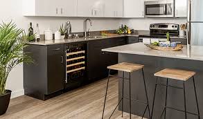 Bien que ce type d'armoire à vin n'offre pas les performances les plus élevées, il demeure pratique et fonctionnel pour de petits besoins. Quelle Cave A Vin Choisir Artevino