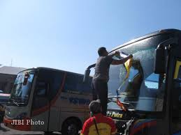 Digasak bus patas surabaya jogja bumel solo jogja tiarap. Transportasi Di Wonogiri Tak Dapat Izin Trayek Pengusaha Bus Akdp Resah