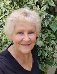 Elaine Elms's Instagram, Twitter & Facebook