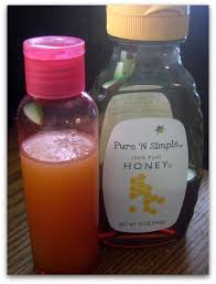 Diy Lemon Honey Facial Add Equal Parts Fresh Lemon Juice Pure Olive Oil And Honey To A Clean Snap Top Bot In 2020 Honey Facial Lemon Honey Facial Diy Beauty Makeup
