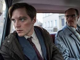 David fincher dirige il film candidato all'oscar su benjamin button, un uomo nato già vecchio che guardalo in streaming sd a € 2,99 su tim vision. Deutschland 89 La Serie Sulla Rovinosa Caduta Di Un Regime Corriere It