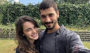 Oyuncu deniz can aktaş'ın bir süredir meslektaşı hafsanur sancaktutan ile aşk yaşadığı iddia edildi. Ask Aglatir In Yusuf U Ve Ada Si Arasindaki Gercek Olay Oldu Deniz Can Aktas Ve Hafsanur Sancaktutan