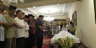 Cara solat jenazah yang lengkap beserta doa maksudnya. Bacaan Tata Cara Salat Jenazah Laki Laki Dan Perempuan Mudah Dihapal Merdeka Com