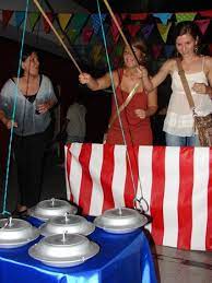 Juegos recreativos aquí podéis encontrar una selección de juegos se necesita un balón ya que es similar al juego del alto. Accion Kermes Eventos Recreativos Campamentos Juegos De Kermes Juegos Para Adultos Juegos De Feria