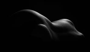 Risultati immagini per penombra nudo donna