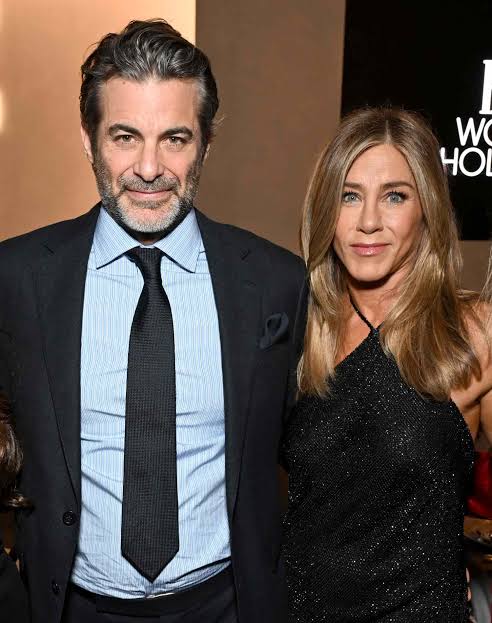 Jennifer Aniston Kisses Jim Curtis in New Photo After Major Milestone